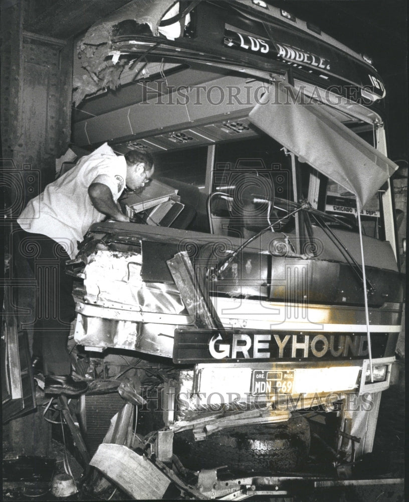 1990 Bus Crashed Haisted Hubbaud Greyhonda - Historic Images