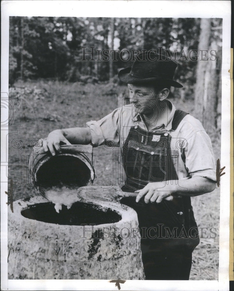 1942 Synthetic Camphor Willard Shoupe - Historic Images