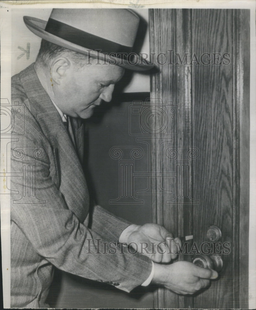 1950 Detective Arthur Arhen Pick Fingernail - Historic Images