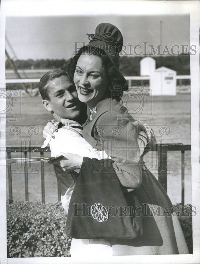 1941 Mrs Albert Sabath Racegives JockeyVedd - Historic Images