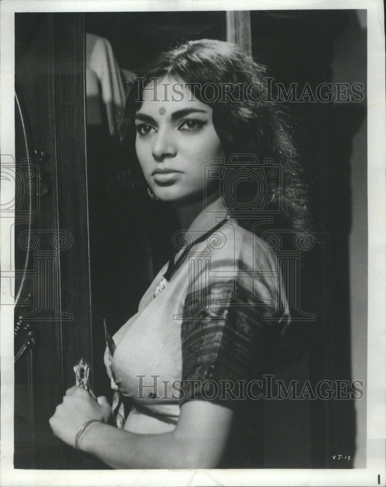 1966 Sonia Sahni Indian Actoress Dress Styl - Historic Images