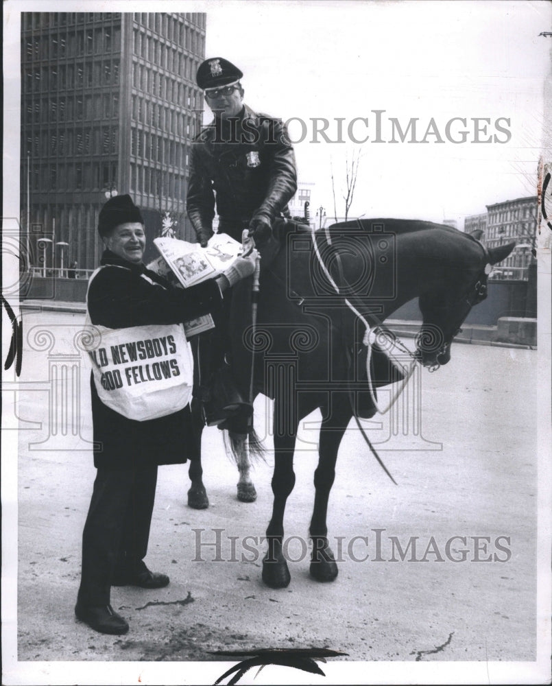 1969 Press Photo Judge John Wise and patrolman Al Bogen - Historic Images