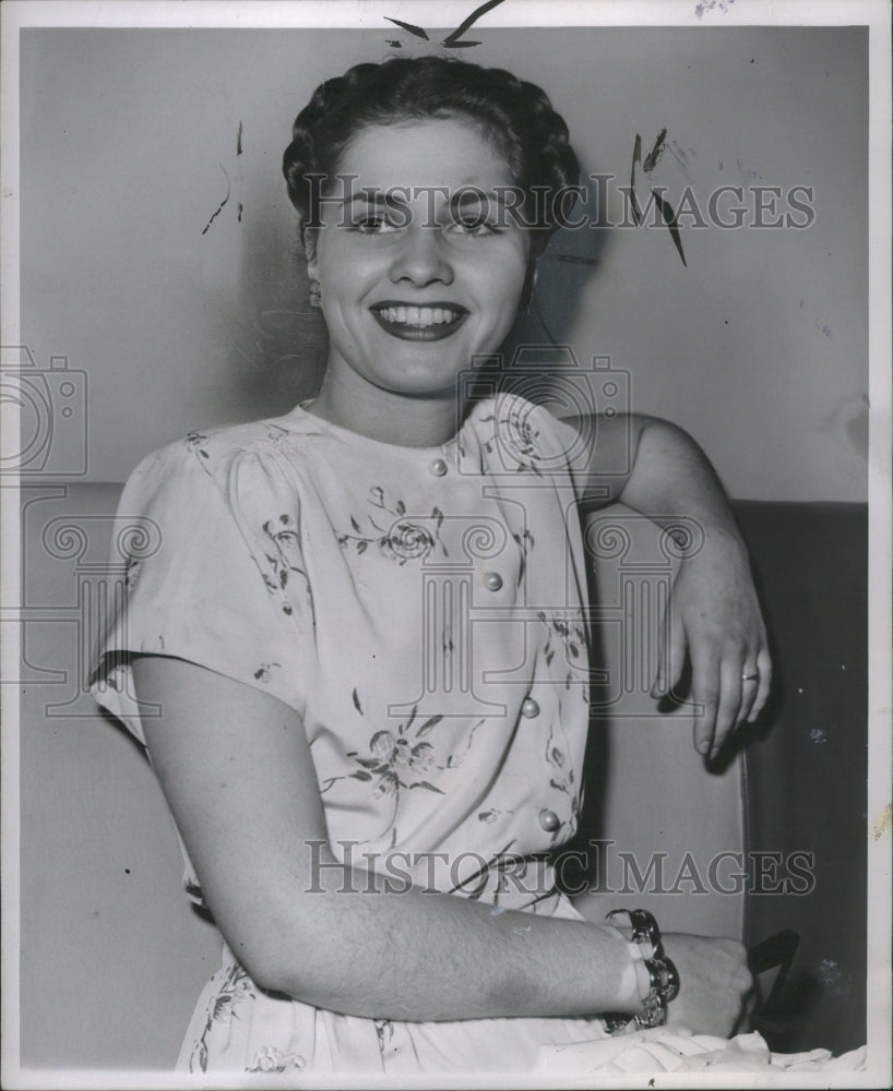 1946 Marlyss Pascoe Monika Mackenzie Sister - Historic Images