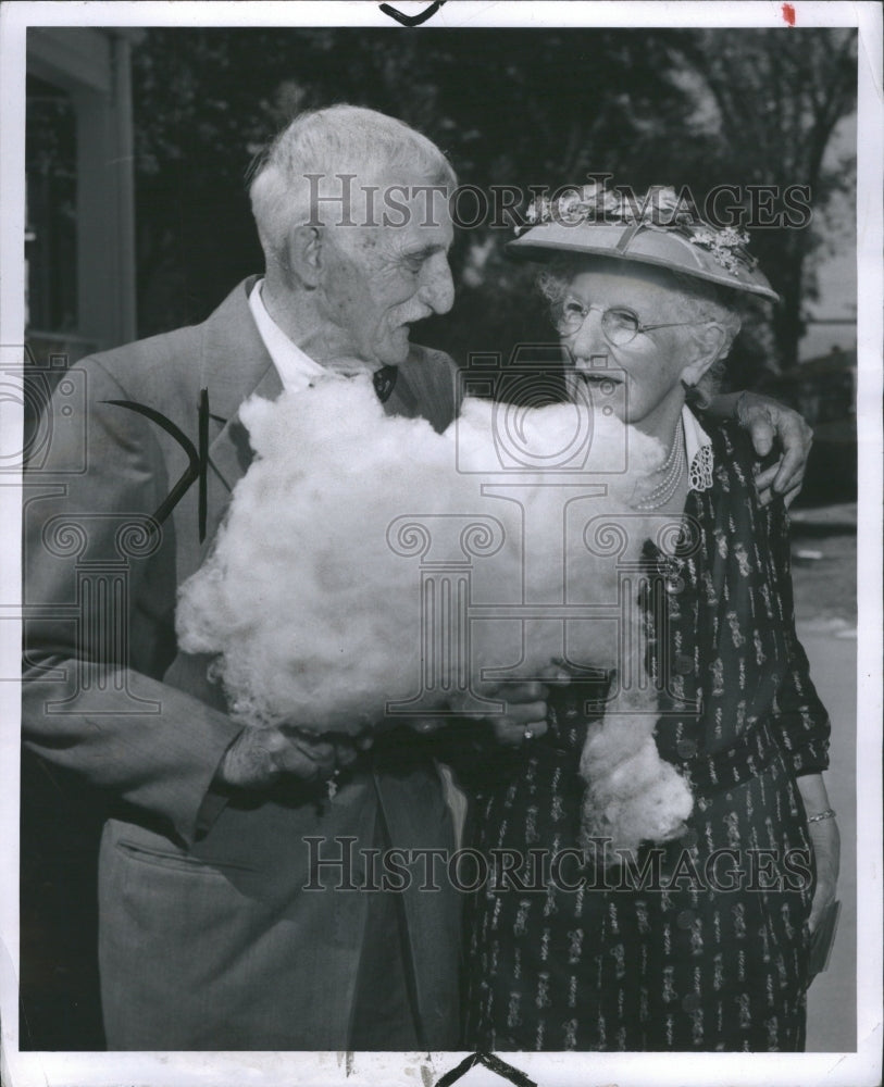 1957 Press Photo John H Bennett Mrs John  Hiuston Talki - Historic Images
