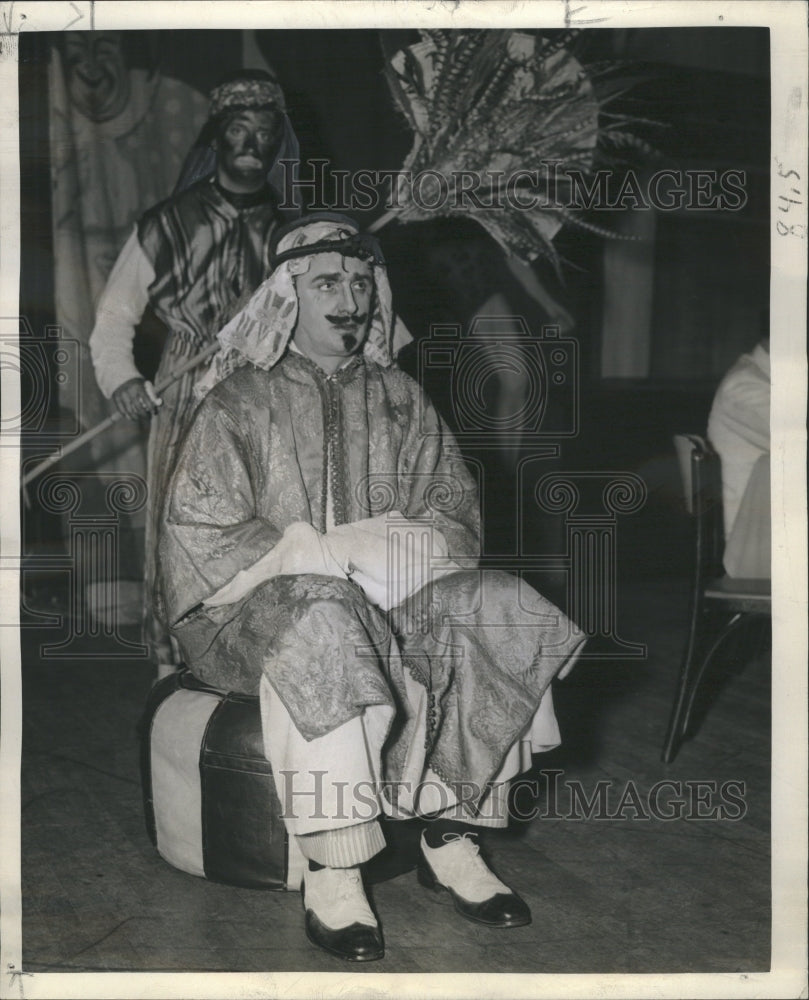 1943 L Duncan Lloyd Fred Inban Actor Sheik - Historic Images