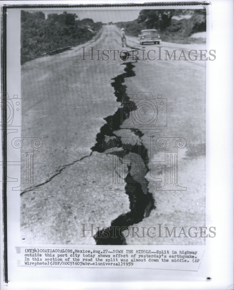 1959 EarthquakeMexico Down Middle SplitShow - Historic Images
