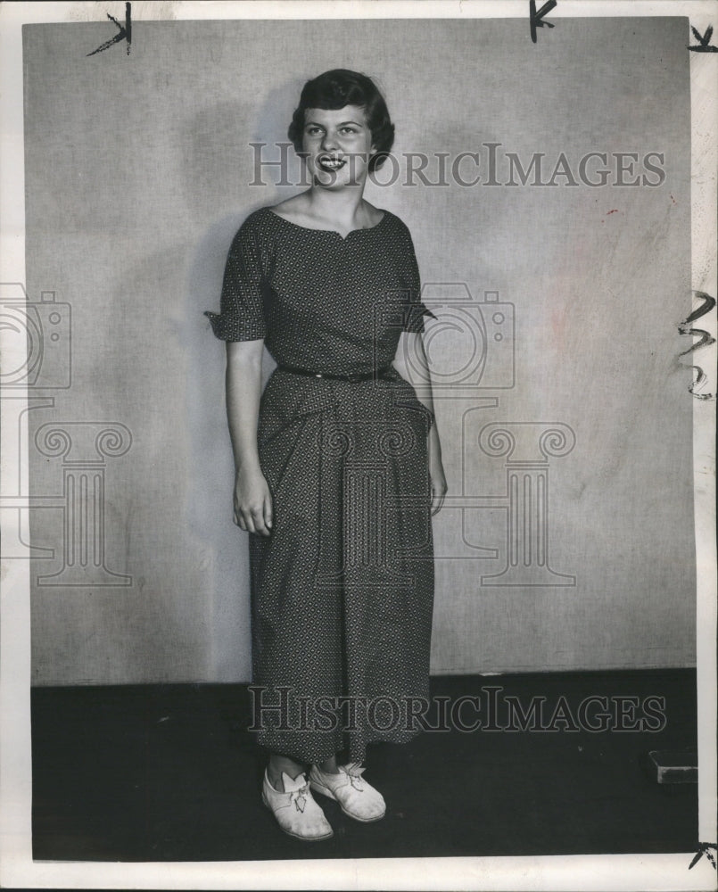1949 Glamarous Girl Ramp Shows Dress Gown - Historic Images