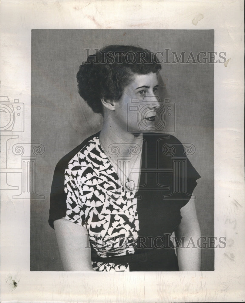 1949 Women O&#39;Pool Glamour Short  - Historic Images