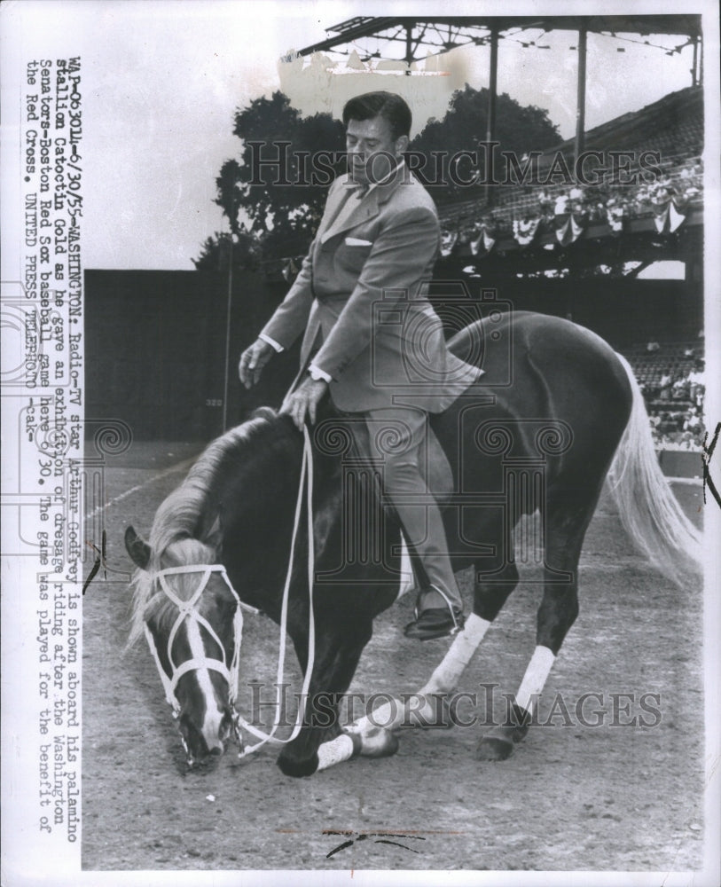 1955 Arthur Morton Godfrey on horse - Historic Images