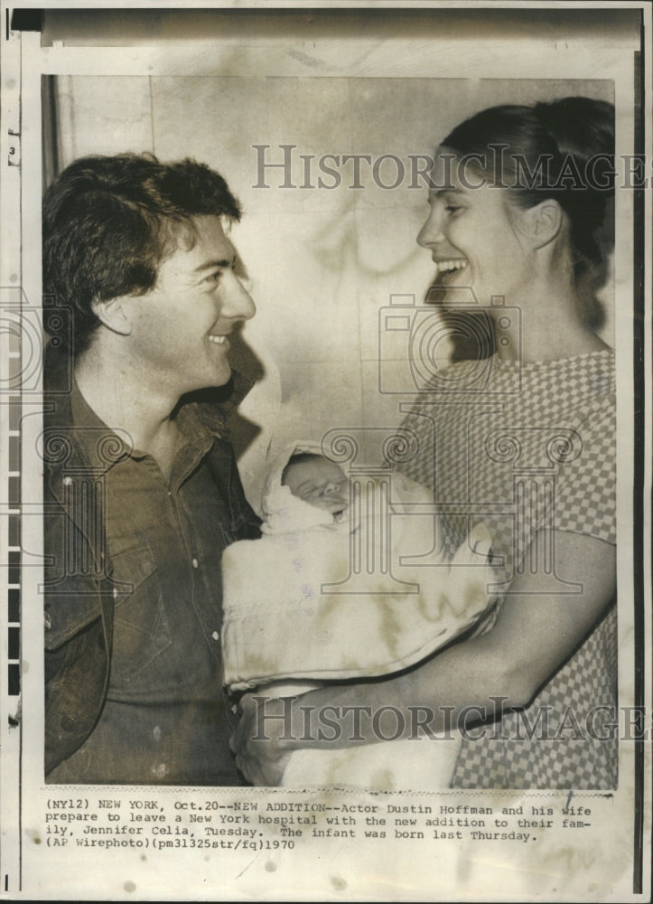1970 Dustin Lee Hoffman Jennifer Celia - Historic Images