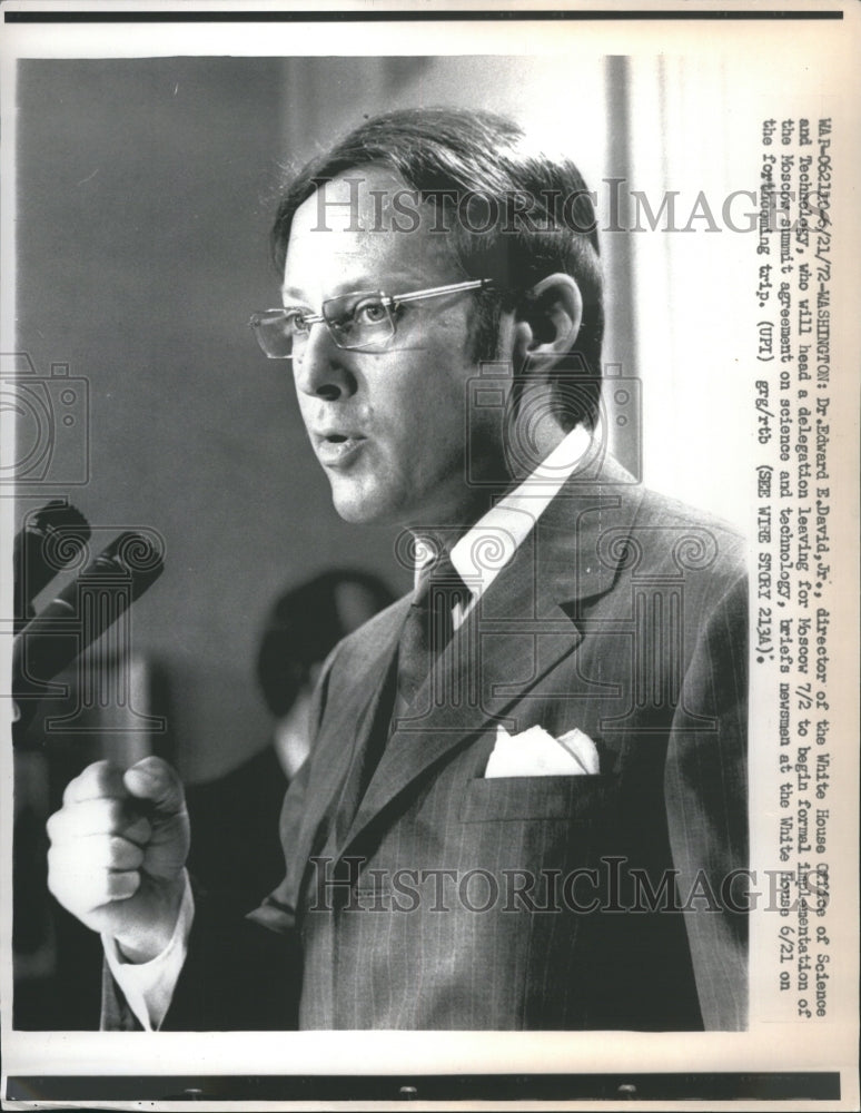 1972 Director of White House briefs newsman - Historic Images