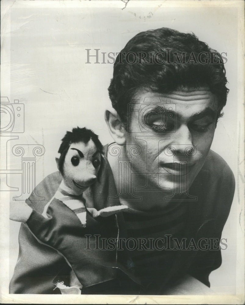 1958 Gilles Segal playing with his puppet - Historic Images
