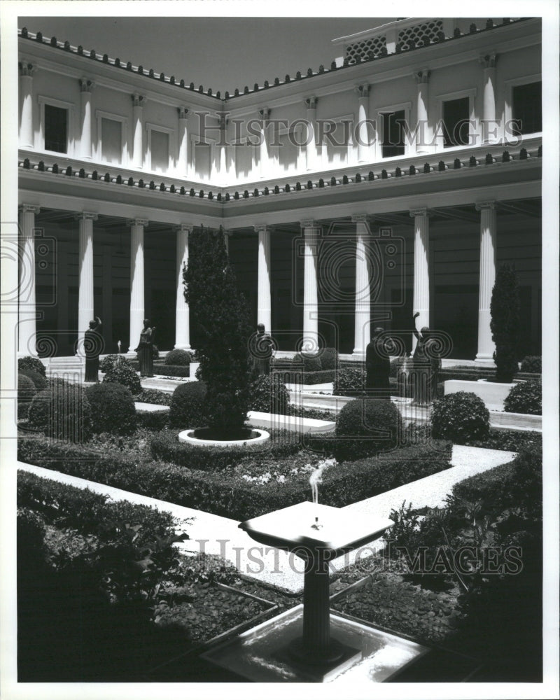 1989 Courtyard Garden Fountain - Historic Images