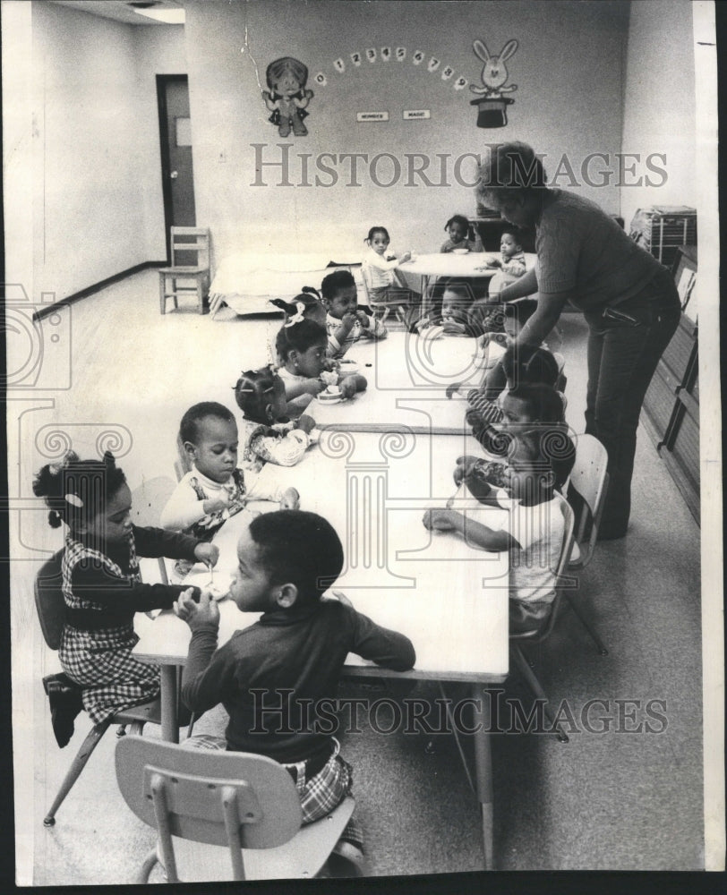 1976 Day Care Time Work Service Parent Time - Historic Images