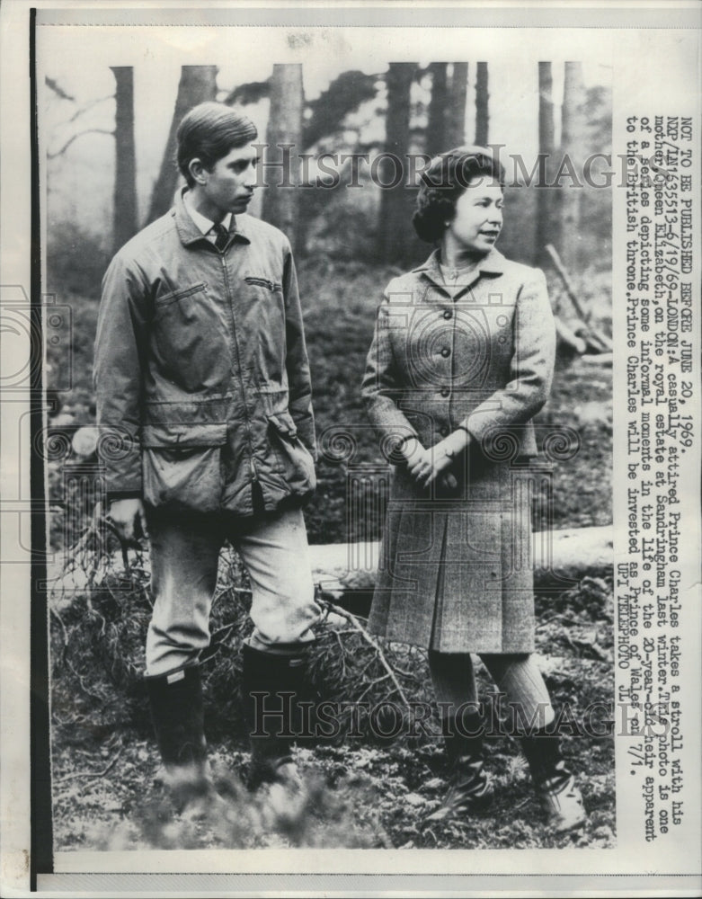 1969 Young Prince Charles With Queen Casual - Historic Images