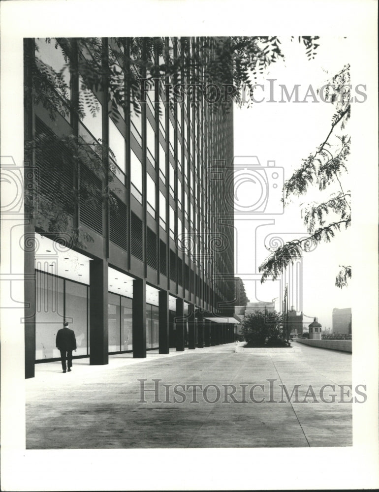 1968 Gate Way Center Chicago Large Building - Historic Images