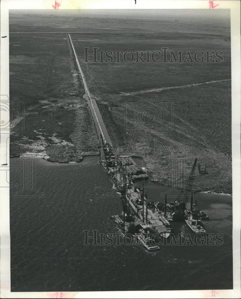 1979 Gas Pipeline  - Historic Images