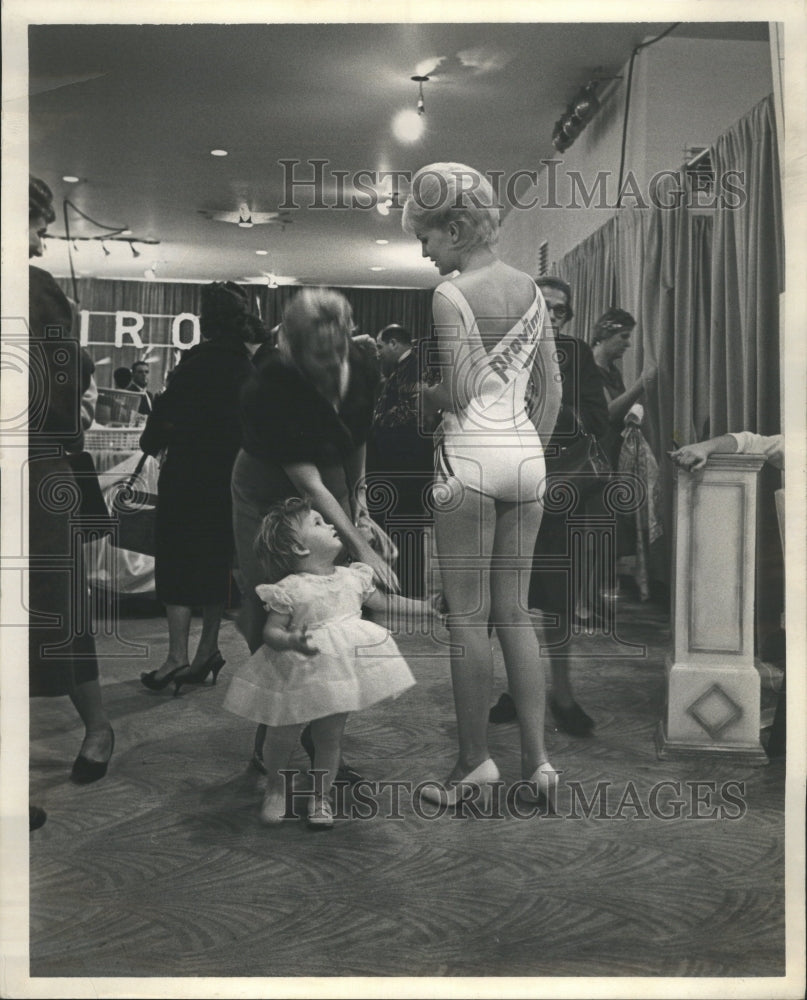 1961 Lady Fair Exposition - Historic Images