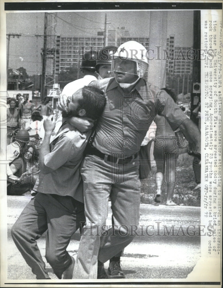 1972 Press Photo University of South Fla Students Arres - RRR76891 - Historic Images