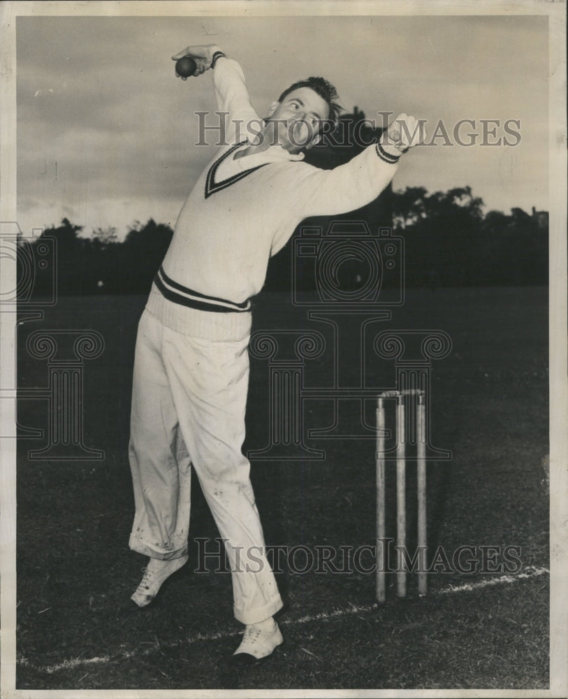1947 Dr Robert McMullin, bowling cricket - Historic Images