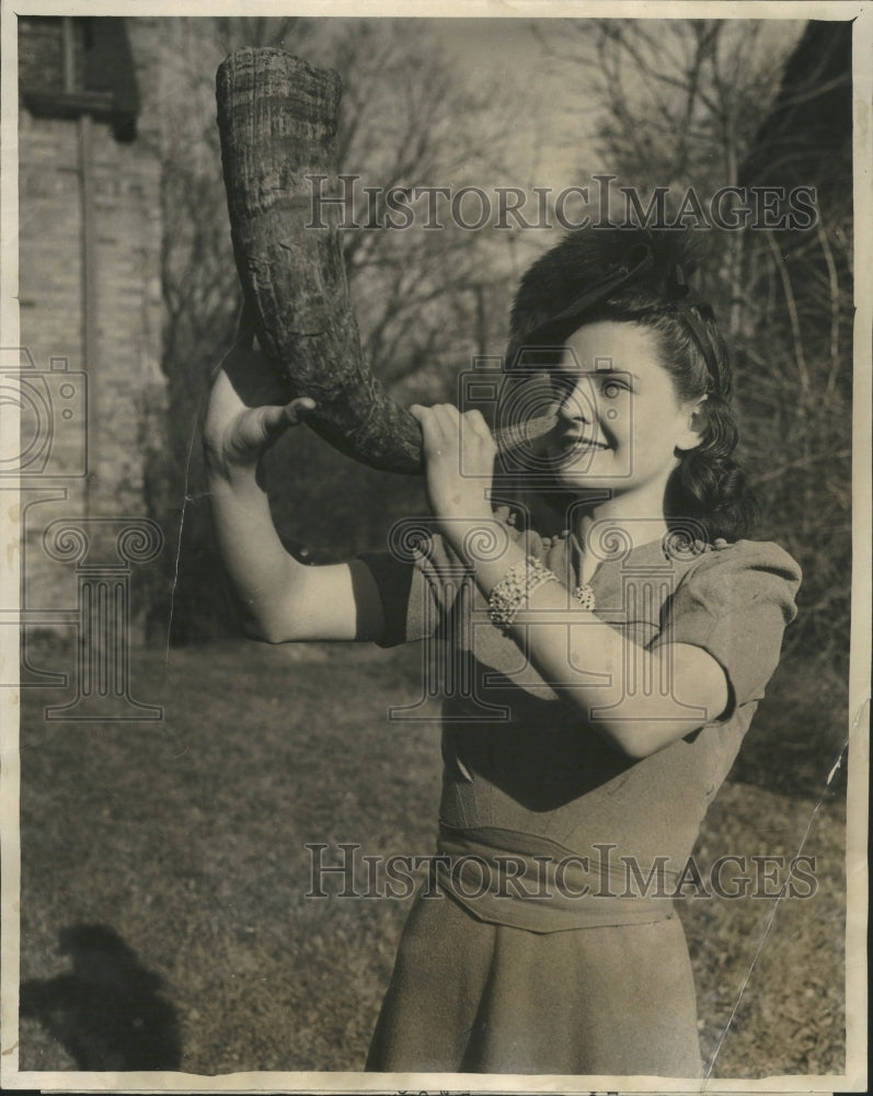 1900&#39;s Horn - Historic Images