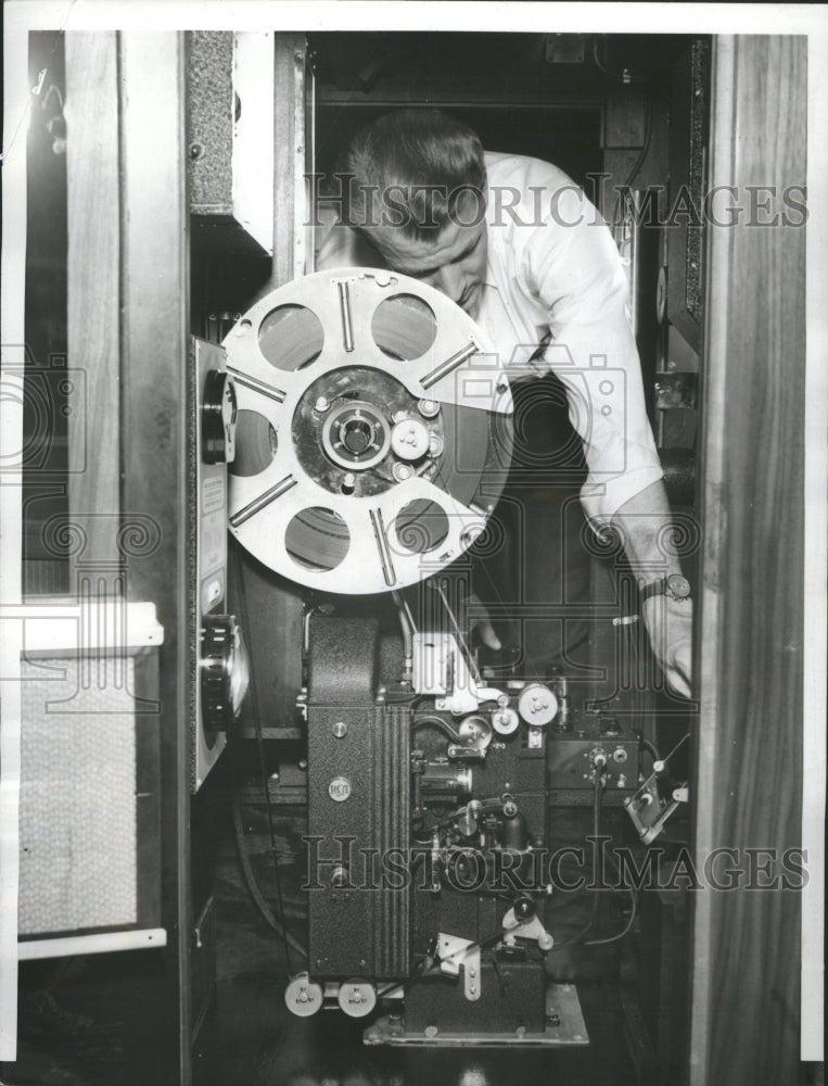 1940 Press Photo of Projector - RRR77347- Historic Images