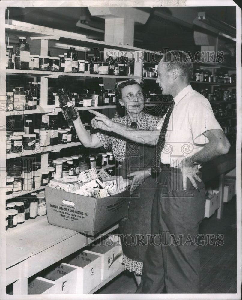 1960 Dr packing drugs for his next trip - Historic Images