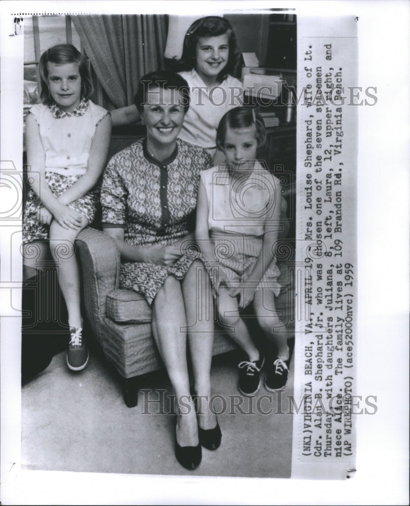 1959 Mrs Louise Shephard and family - Historic Images