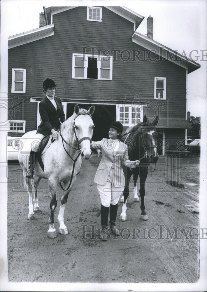 1982 George Black Alger Horse Riding - Historic Images