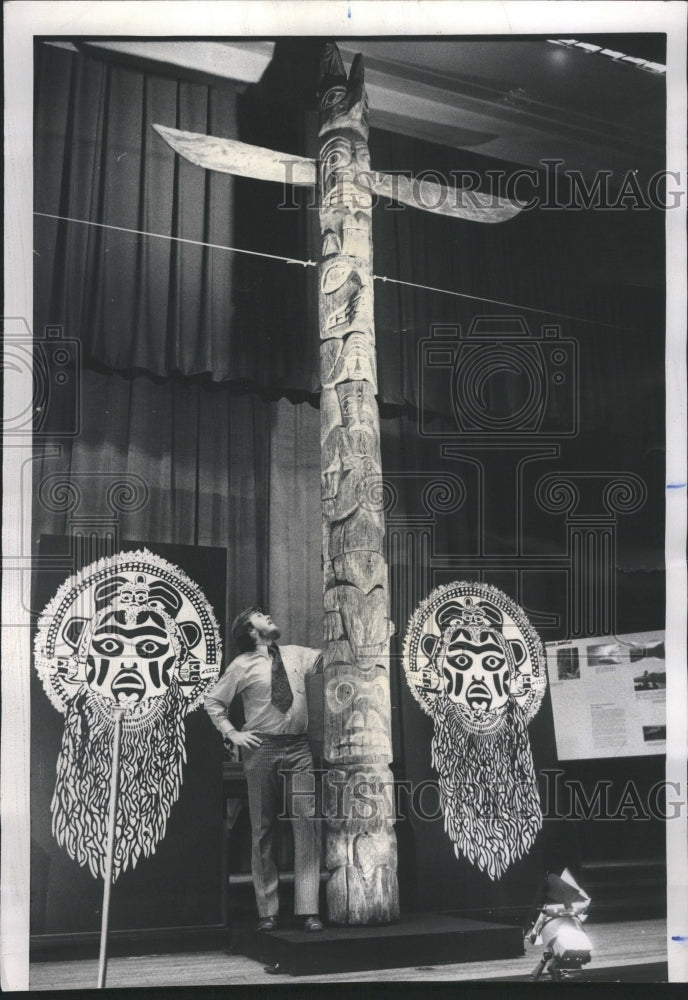 1976 Troy Armstrong With Totem Pole - Historic Images