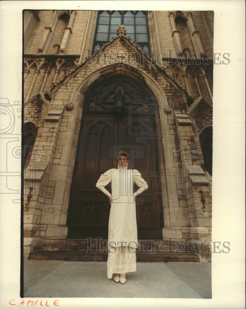 1996 Woman Wedding Dress Church Fashion - Historic Images