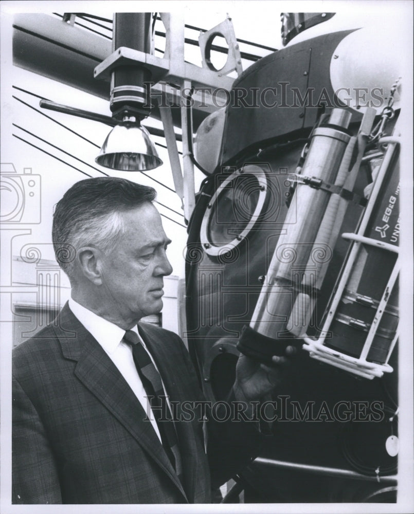 1967 Dr David Chandler - Historic Images