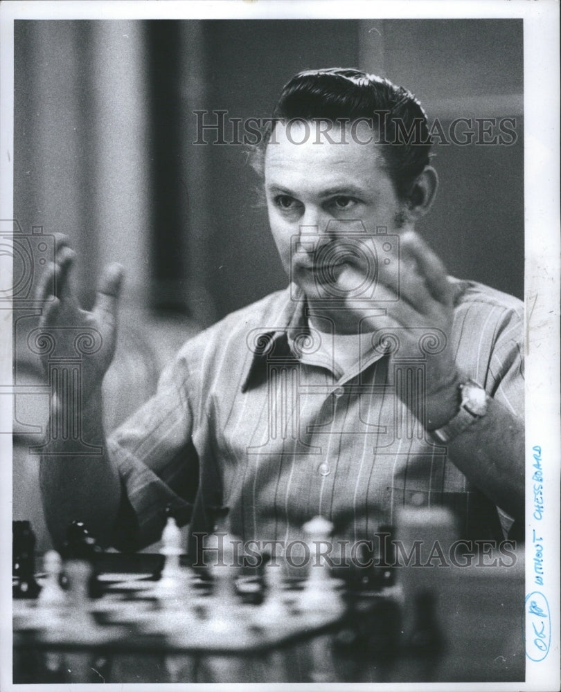 1977 Chess Two Players Rooks Bishops Eight - Historic Images