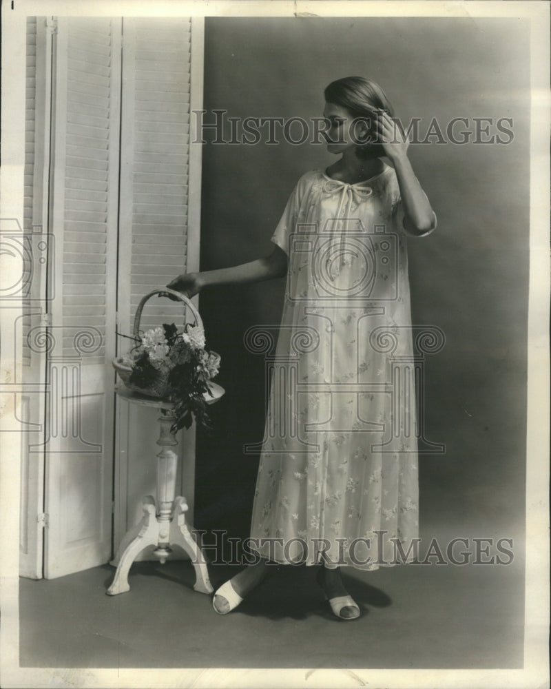 1964 Floral Design Nylon Mother Day Goft - Historic Images