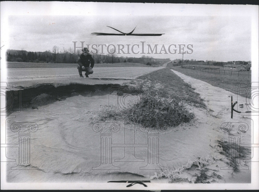 1973 Gas Mist Flow Velocity High Surface - Historic Images