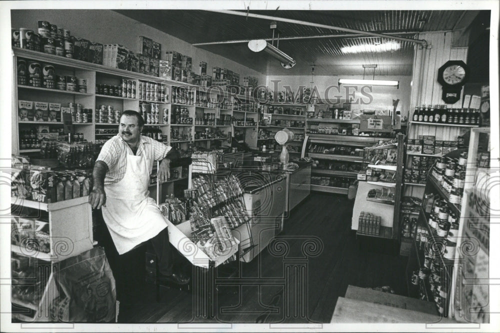 1980 Mitchell Lembas owner of Mike&#39;s Market - Historic Images