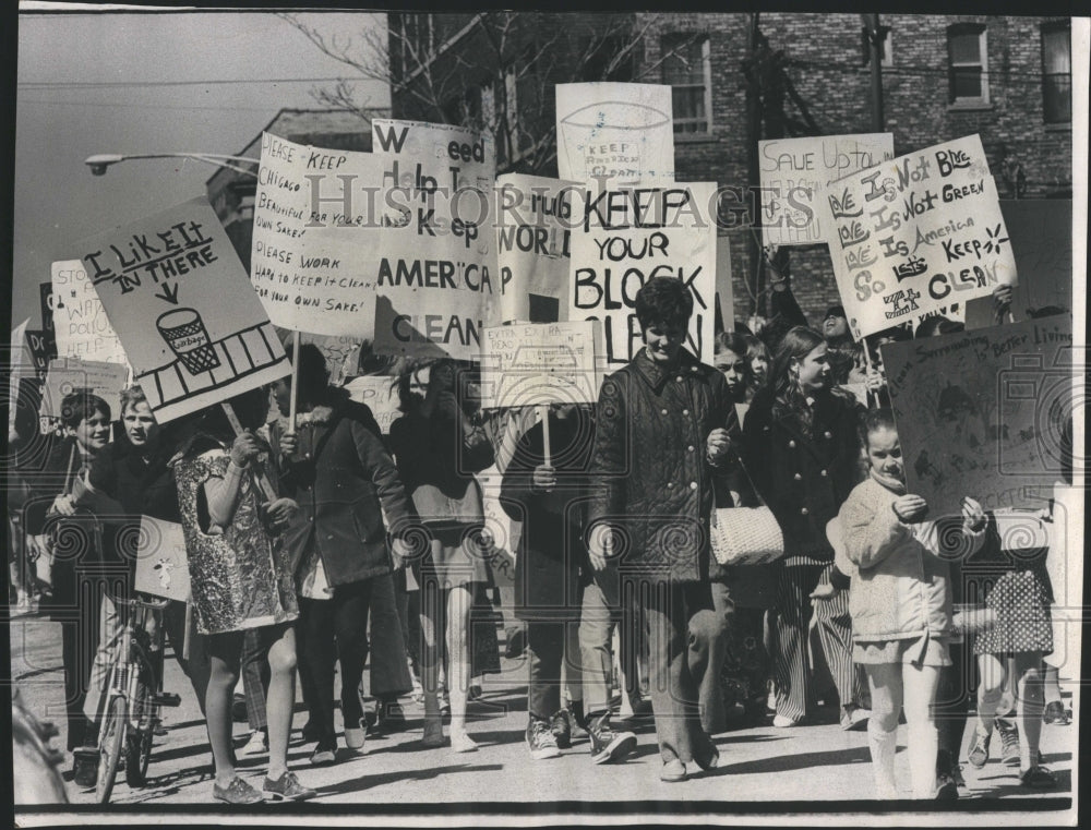 1971 Earth Day Students Beacon Parade - Historic Images