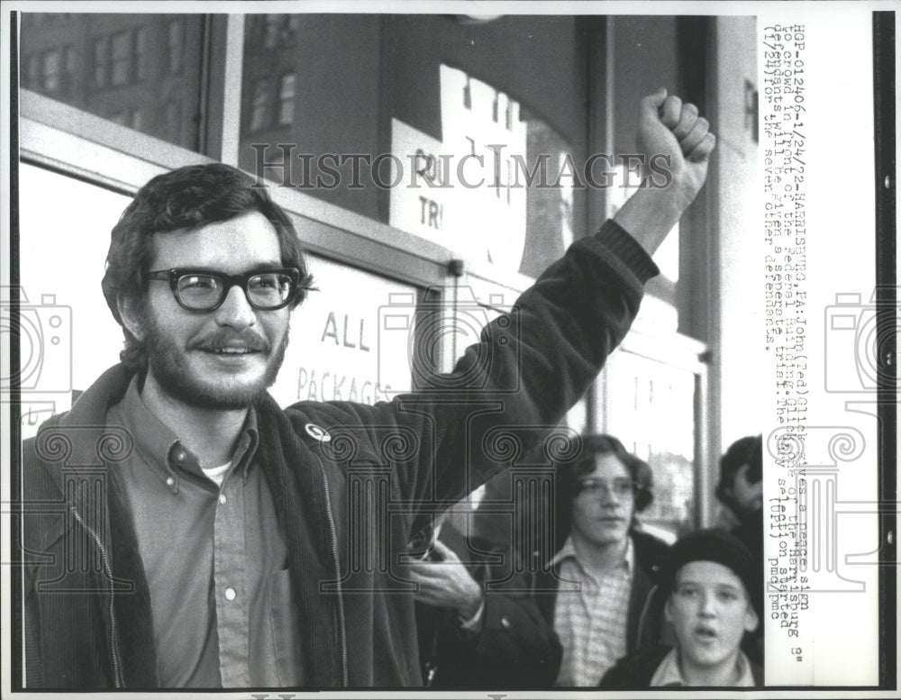 1972 John Gliek Crowd Sign Federal Building - Historic Images