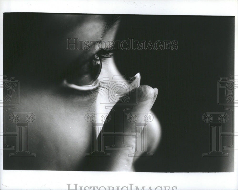 1995 Glasses Contactlerses Eye Finger - Historic Images