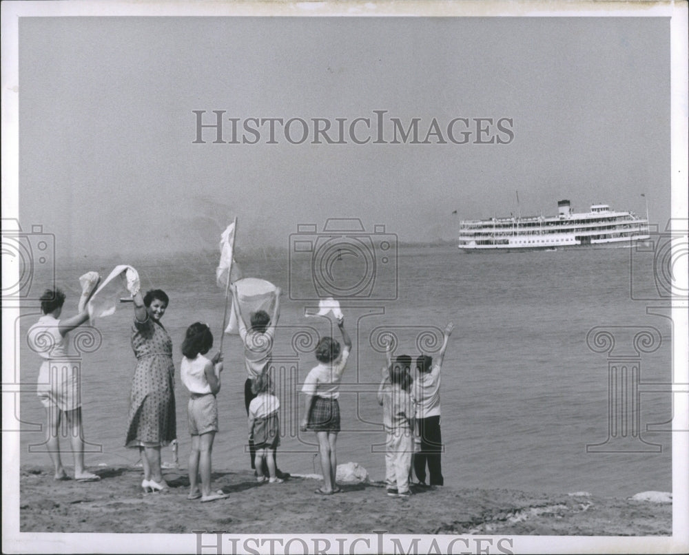 1959 Kids waving at a ship - Historic Images