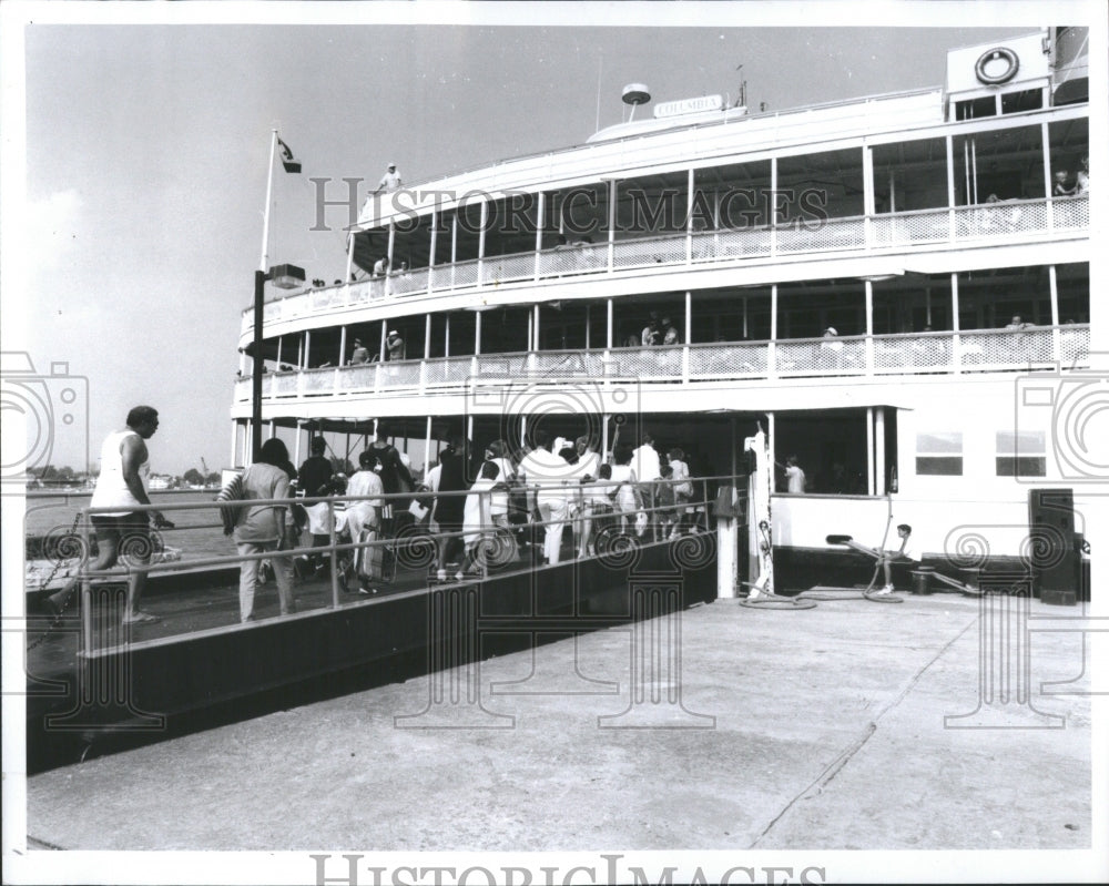 1991 Passenger Boblo Island US Officials - Historic Images