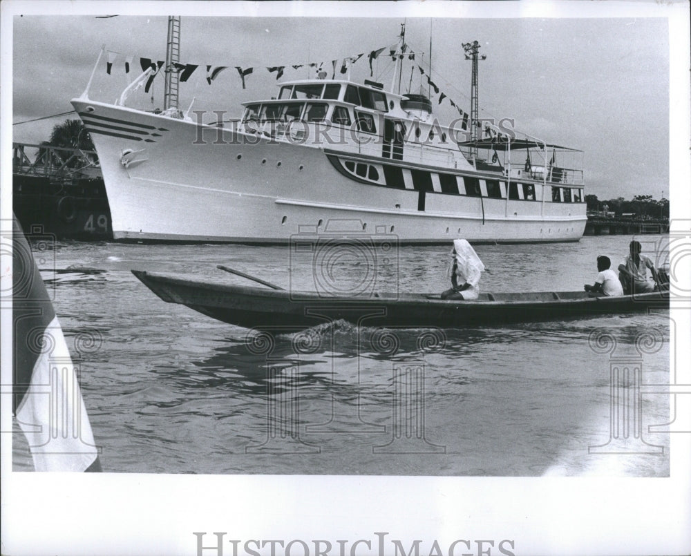 1973 Amazon Queen Ship Iquitos DockedPeop - Historic Images
