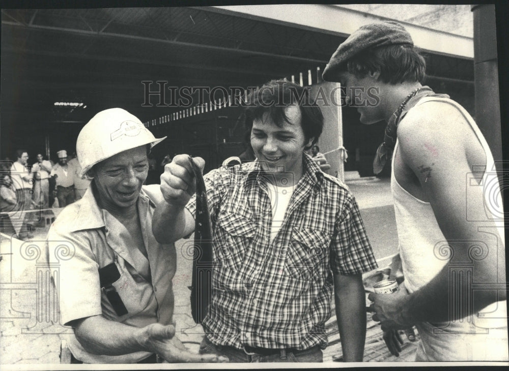 1979 Construction workers at State St. Mall - Historic Images