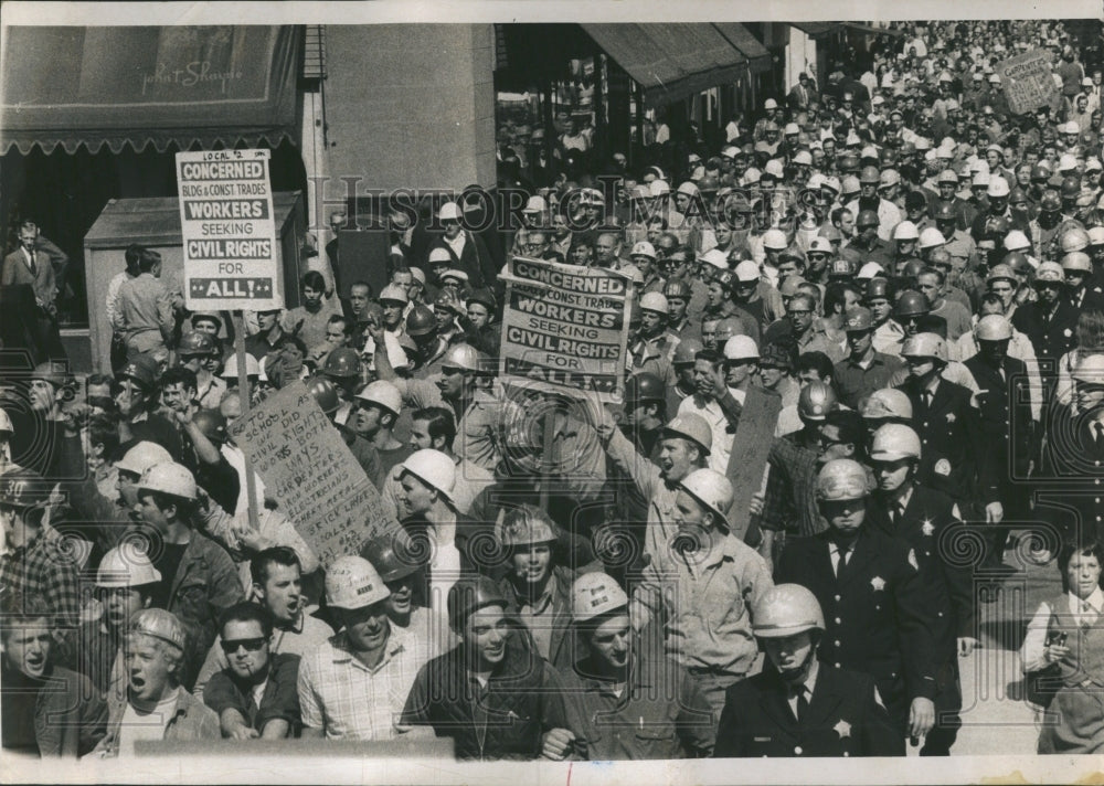 1969 White construction workers protest - Historic Images