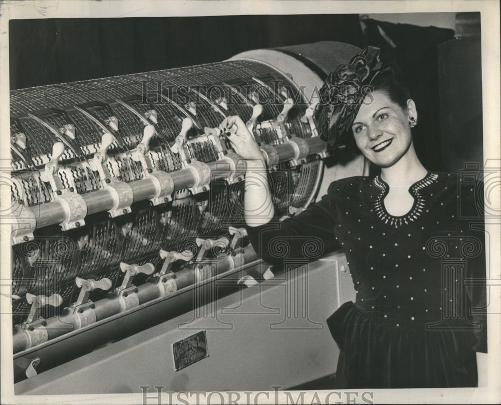 1948 Anita views bean snipper machine - Historic Images