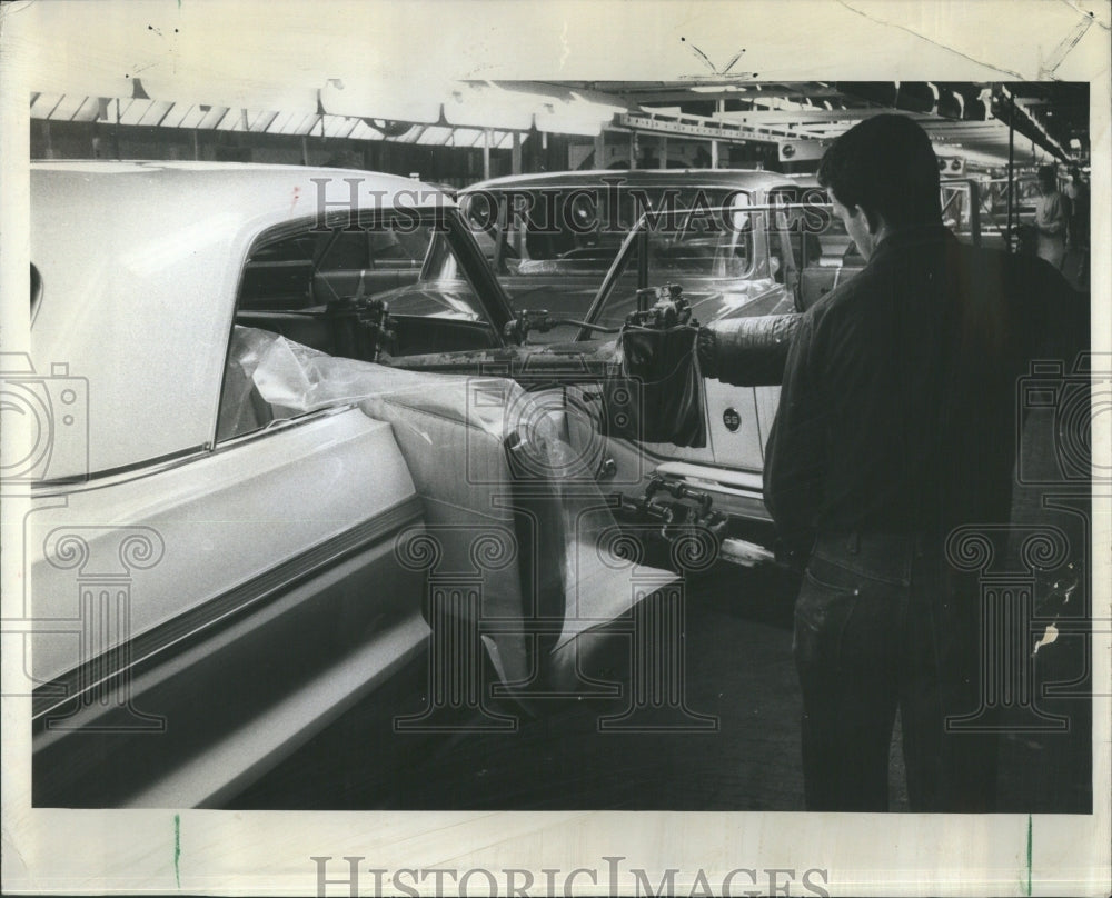 1964 Press Photo Michigan Divison General Motors Plates - RRR81473 - Historic Images