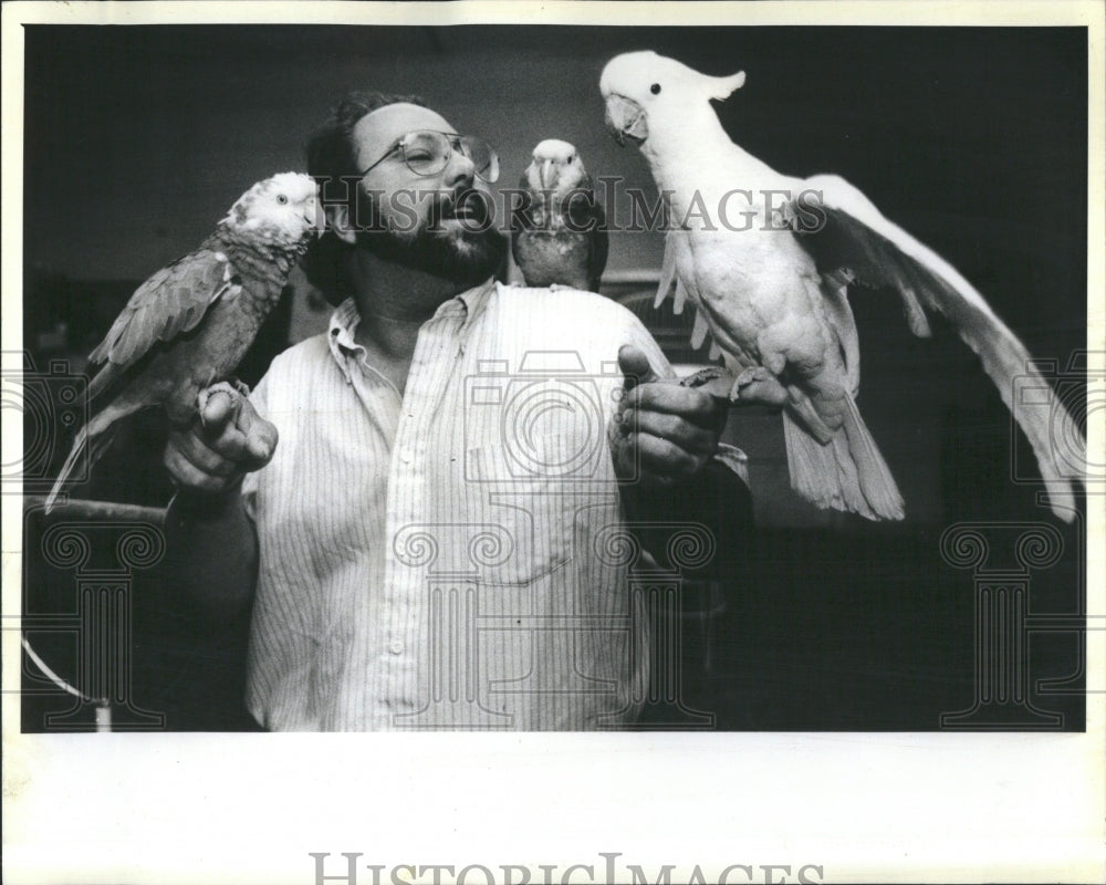 1986 Bill Hoffmann and his birds - Historic Images