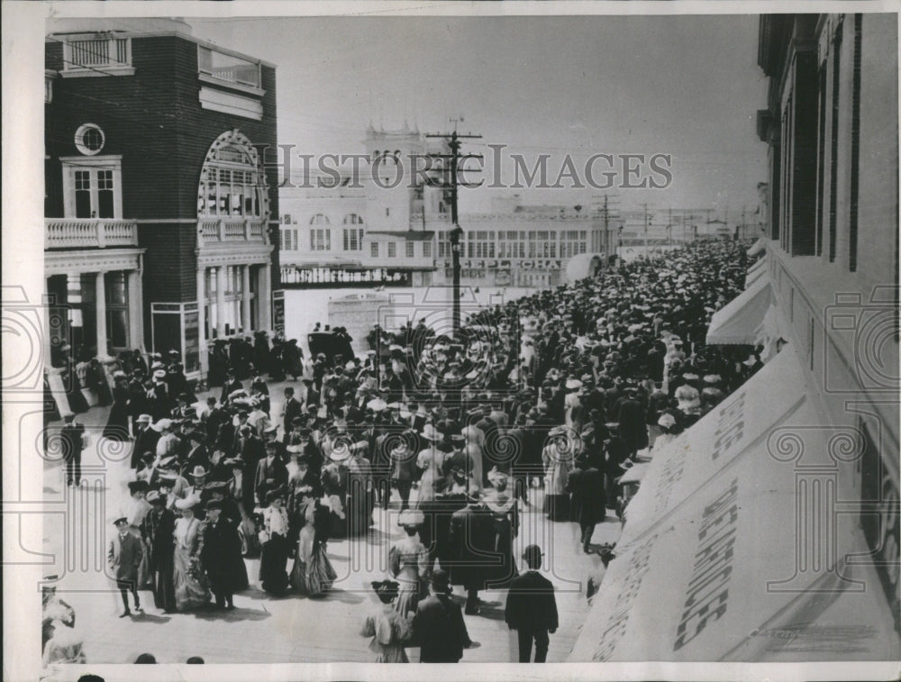 1938 Atlantic City Boardwalk Crowds in 1900 - Historic Images