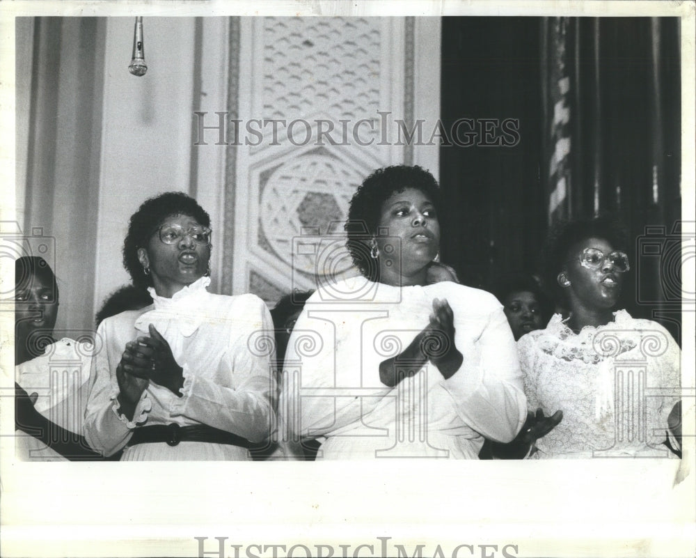 1983 Evelyn Gay Choir Gospel Music Guests - Historic Images