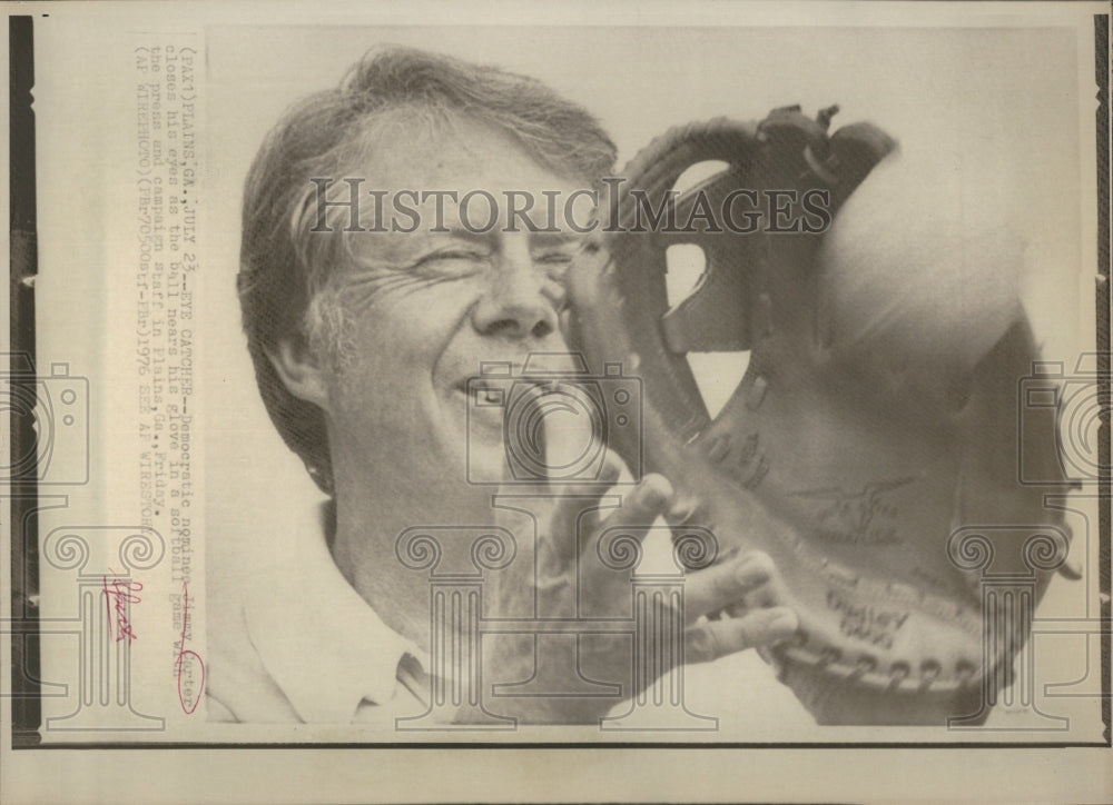 1976 Press Photo James Earl Jimmy Carter Softball - Historic Images